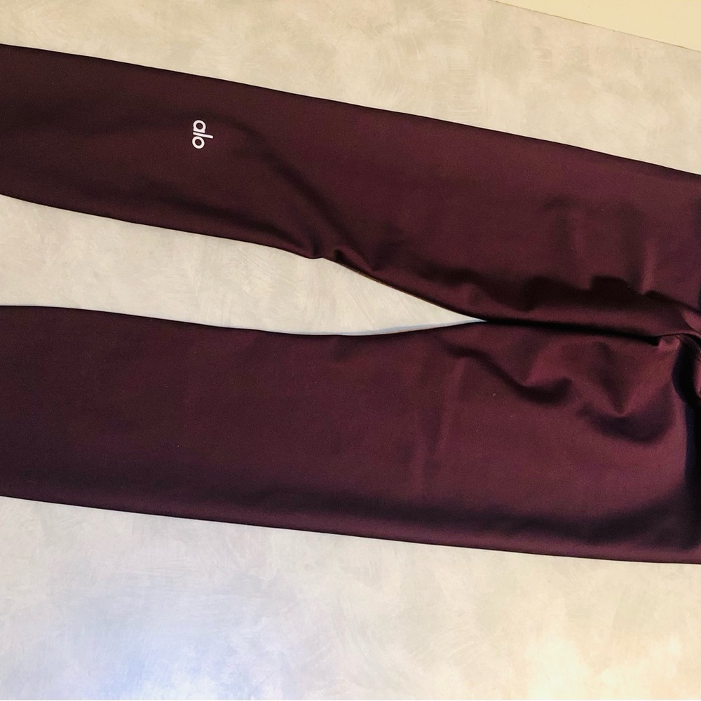 NWOT Alo yoga 3/4 leggings